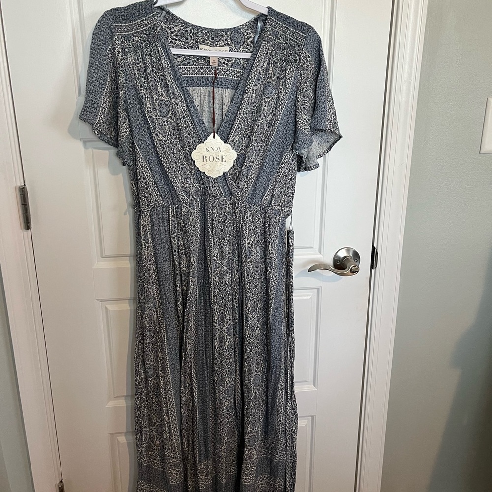 Beautiful Knox Rose dress in SS medium, brand new with tag.